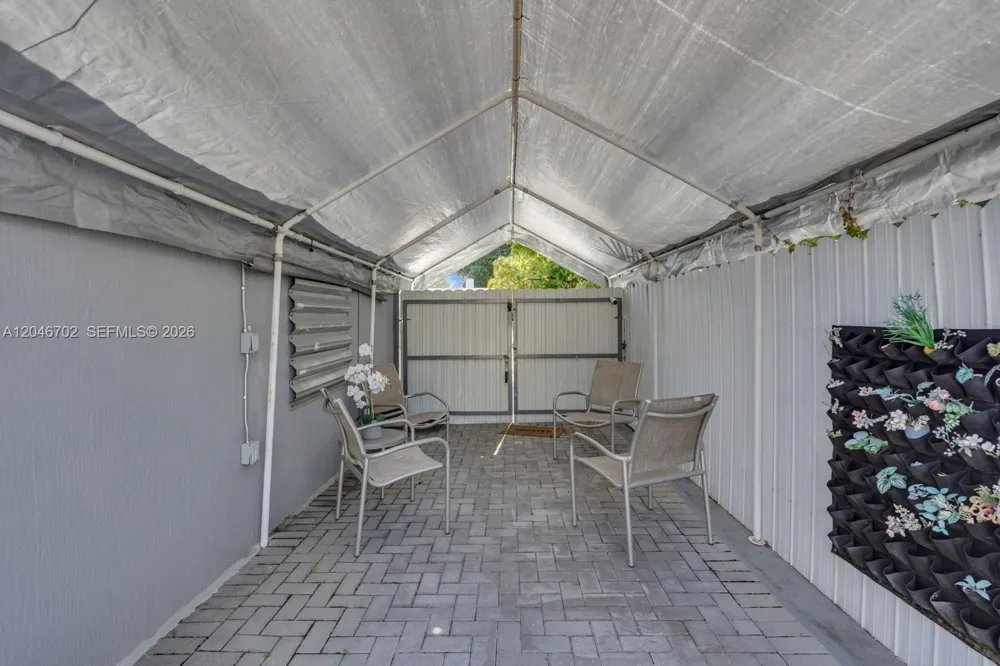 801 NW 17th Ct Miami, FL 33125