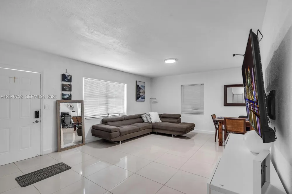 801 NW 17th Ct Miami, FL 33125