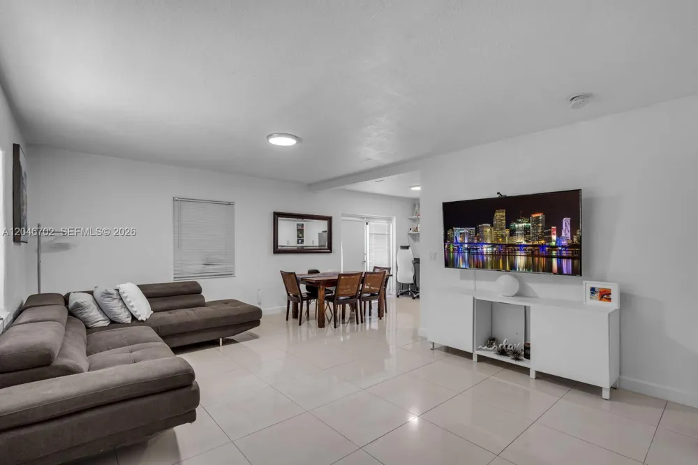 801 NW 17th Ct Miami, FL 33125