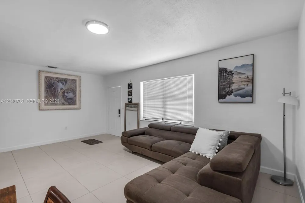 801 NW 17th Ct Miami, FL 33125