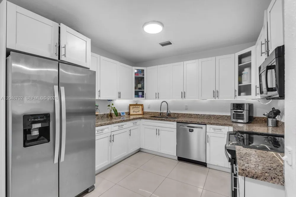 801 NW 17th Ct Miami, FL 33125