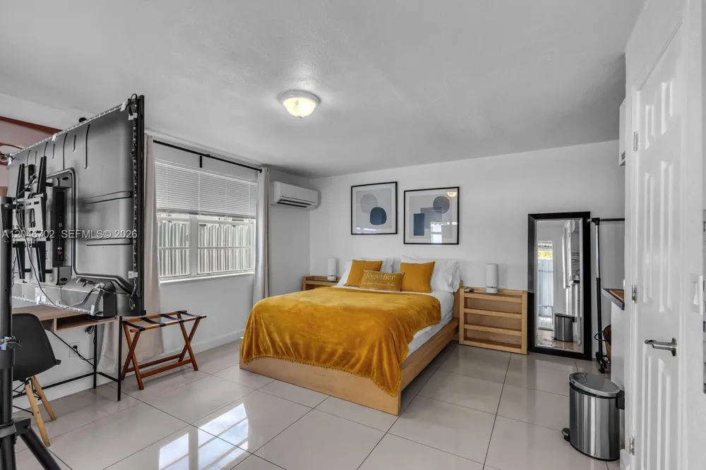 801 NW 17th Ct Miami, FL 33125