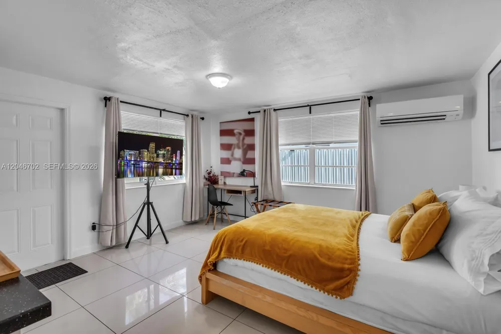 801 NW 17th Ct Miami, FL 33125