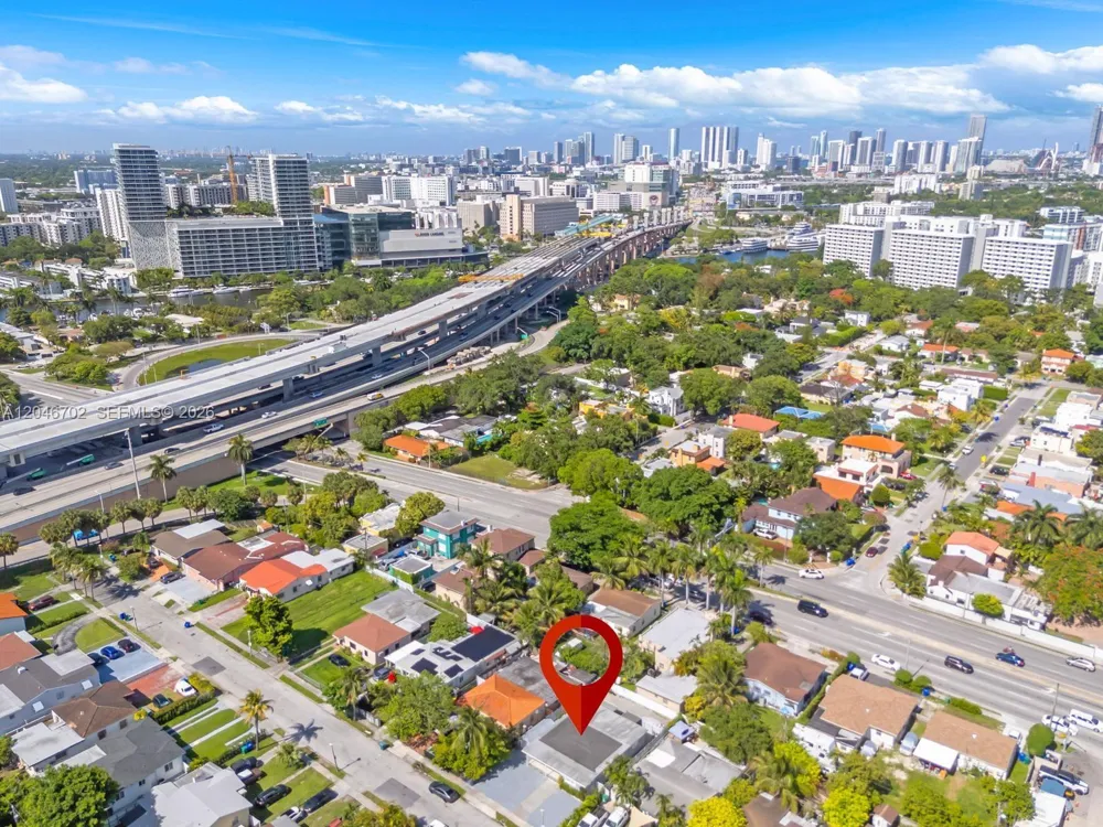 801 NW 17th Ct Miami, FL 33125
