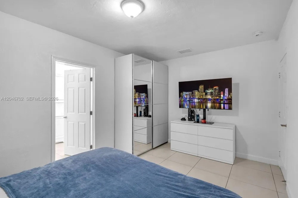 801 NW 17th Ct Miami, FL 33125