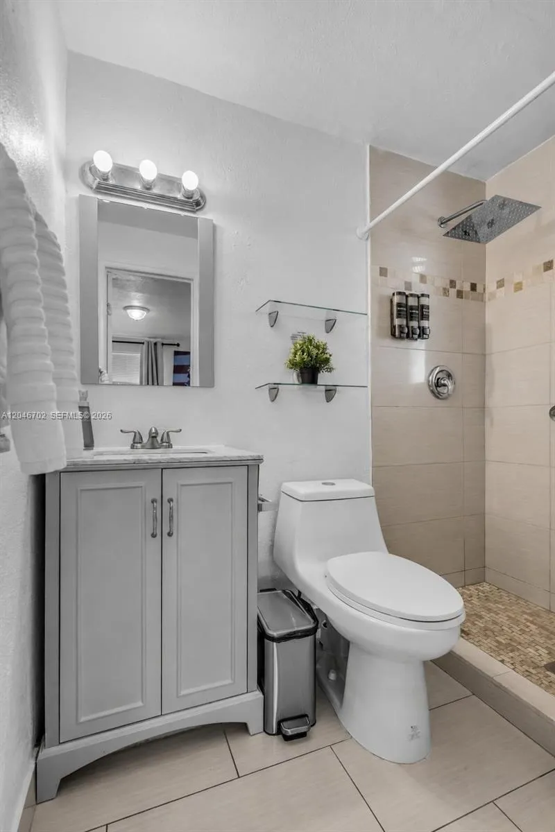 801 NW 17th Ct Miami, FL 33125