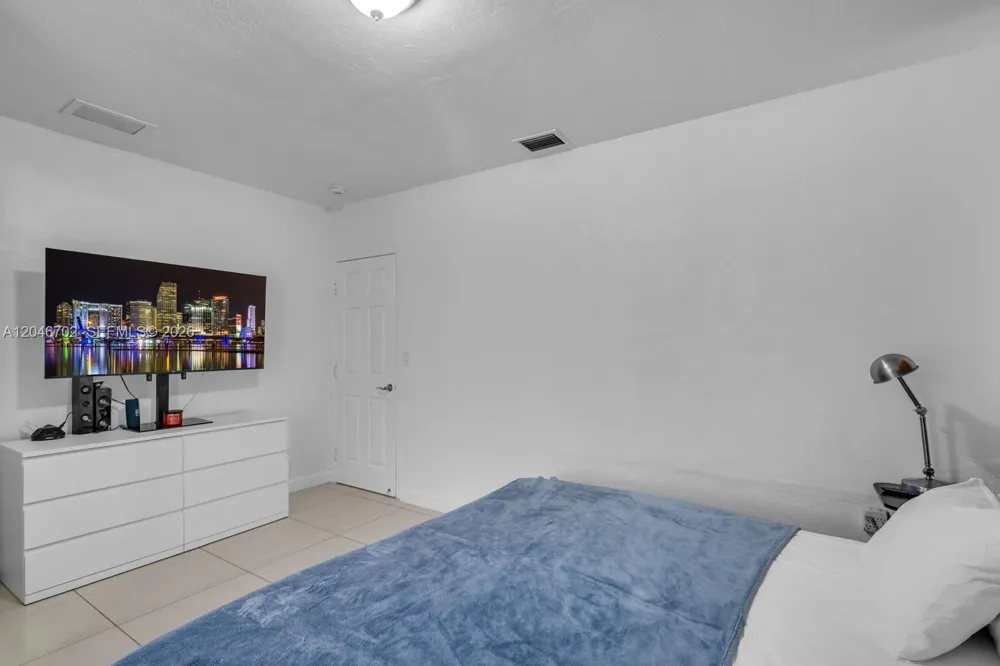 801 NW 17th Ct Miami, FL 33125