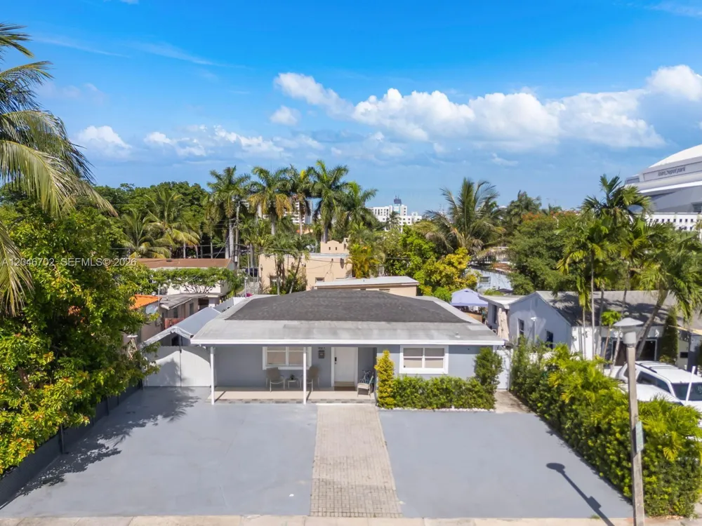 801 NW 17th Ct Miami, FL 33125