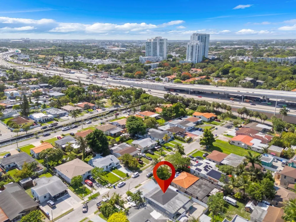 801 NW 17th Ct Miami, FL 33125