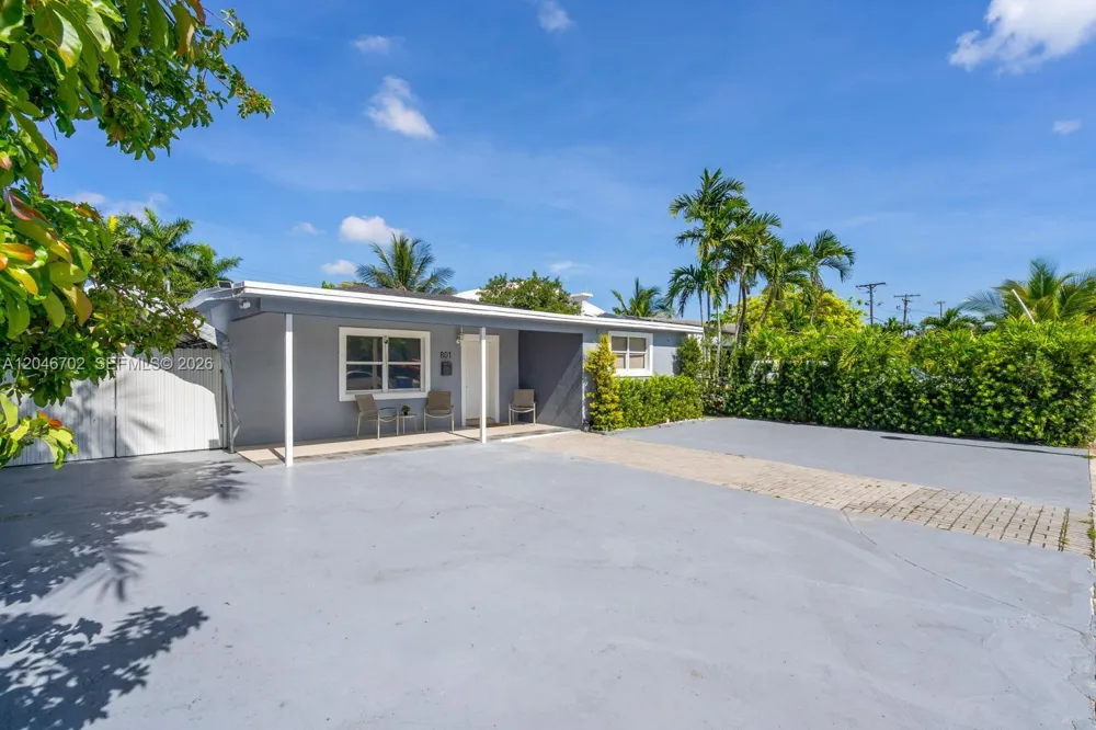 801 NW 17th Ct Miami, FL 33125
