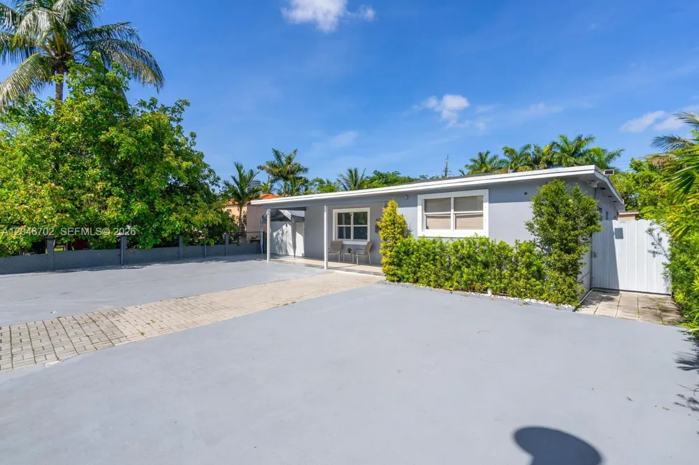801 NW 17th Ct Miami, FL 33125