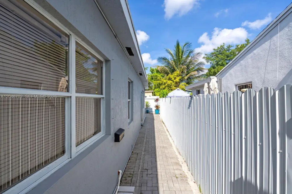 801 NW 17th Ct Miami, FL 33125