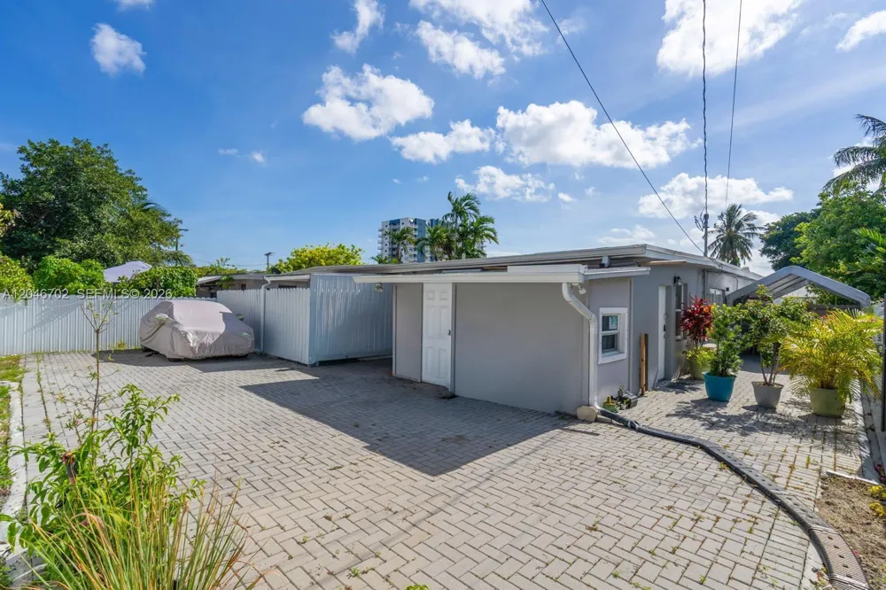 801 NW 17th Ct Miami, FL 33125