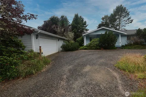 243 Octopus Avenue NE