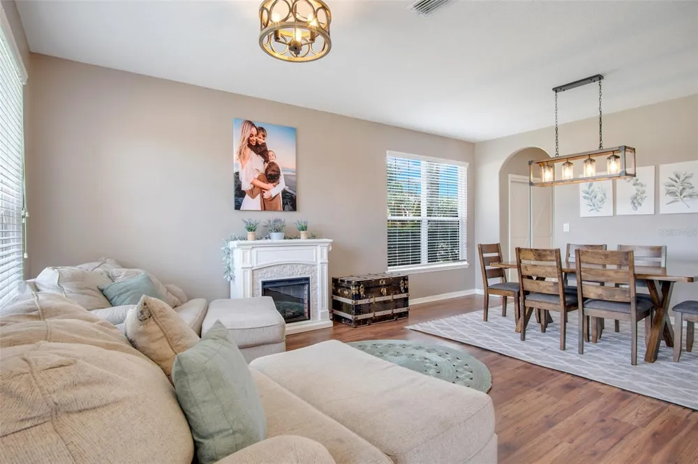 159 RED MAPLE BURL CIRCLE Debary, FL 32713