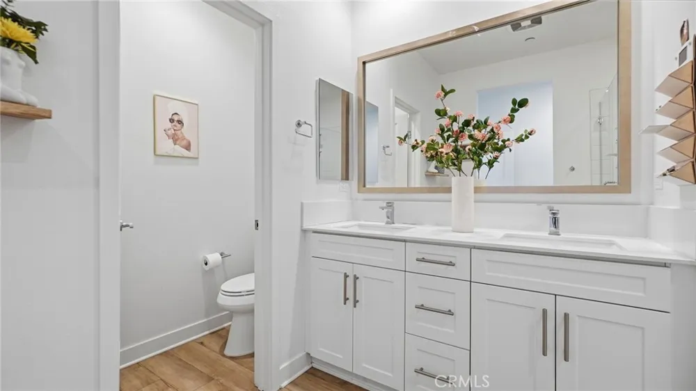 2560 Valentina Commerce, CA 90040