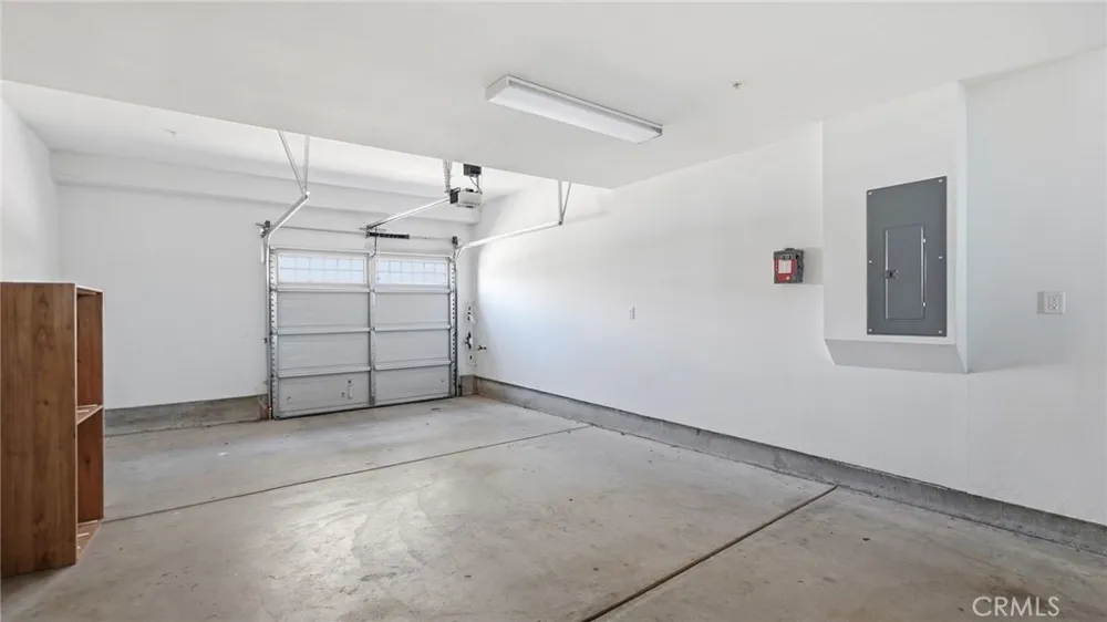 2560 Valentina Commerce, CA 90040
