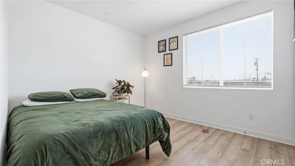 2560 Valentina Commerce, CA 90040