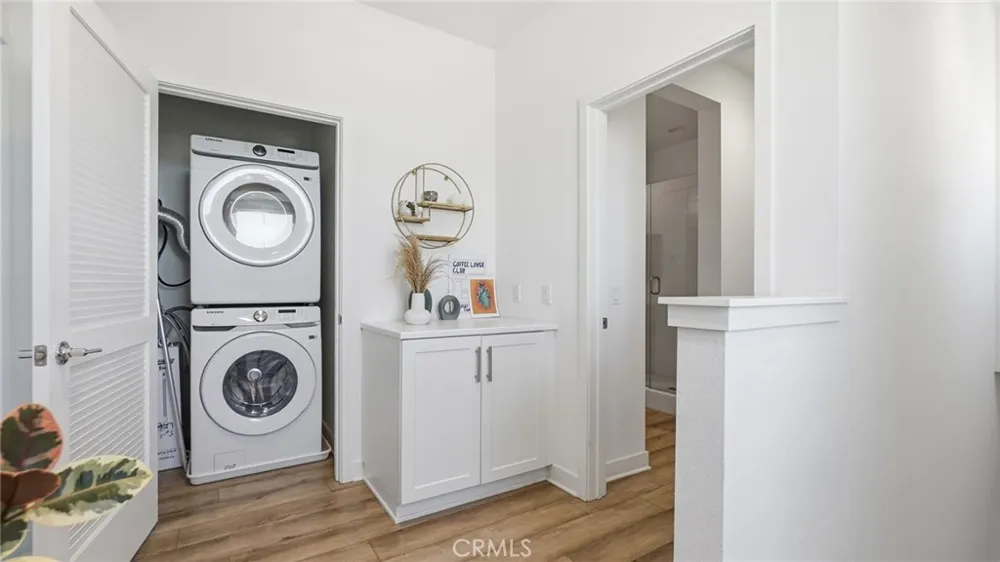2560 Valentina Commerce, CA 90040
