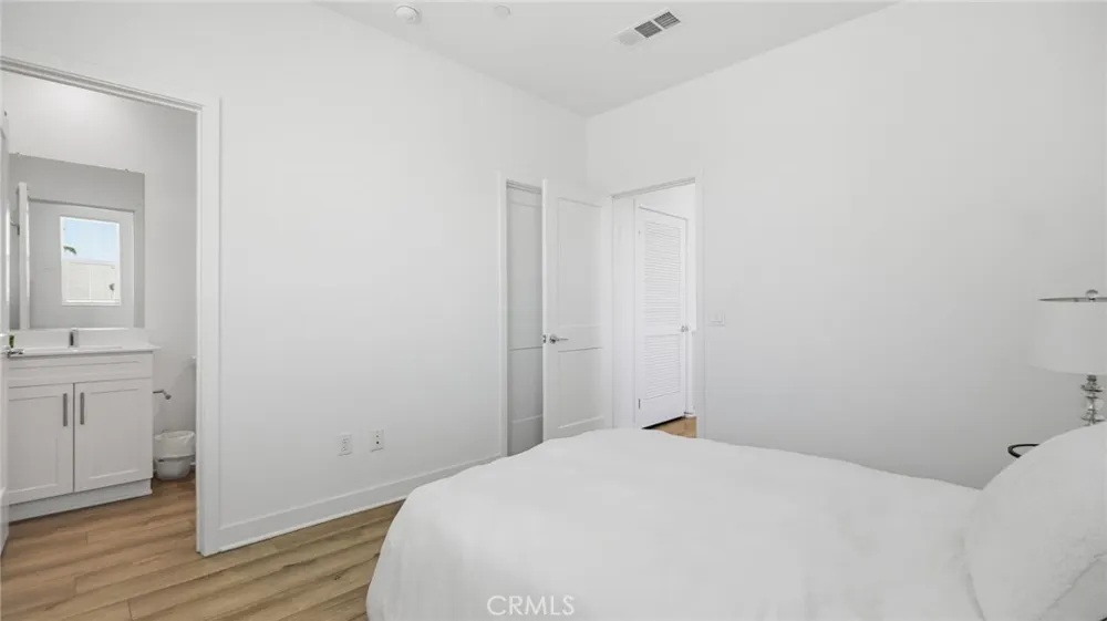 2560 Valentina Commerce, CA 90040