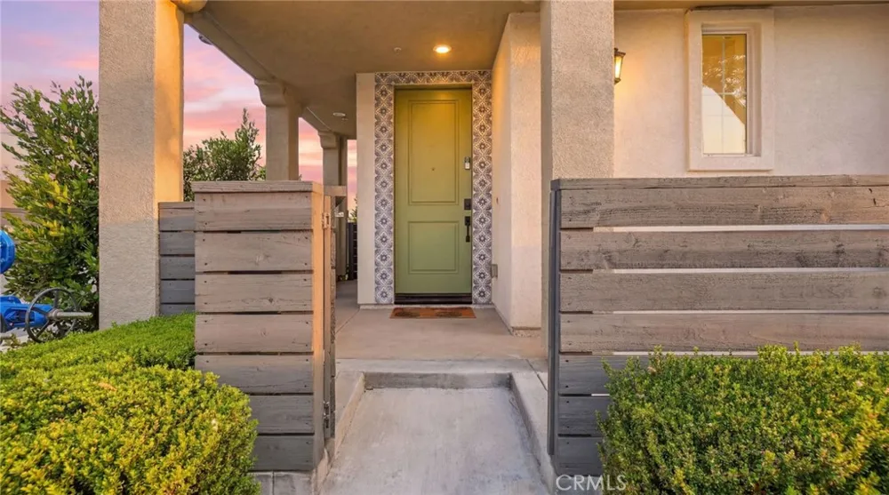 2560 Valentina Commerce, CA 90040