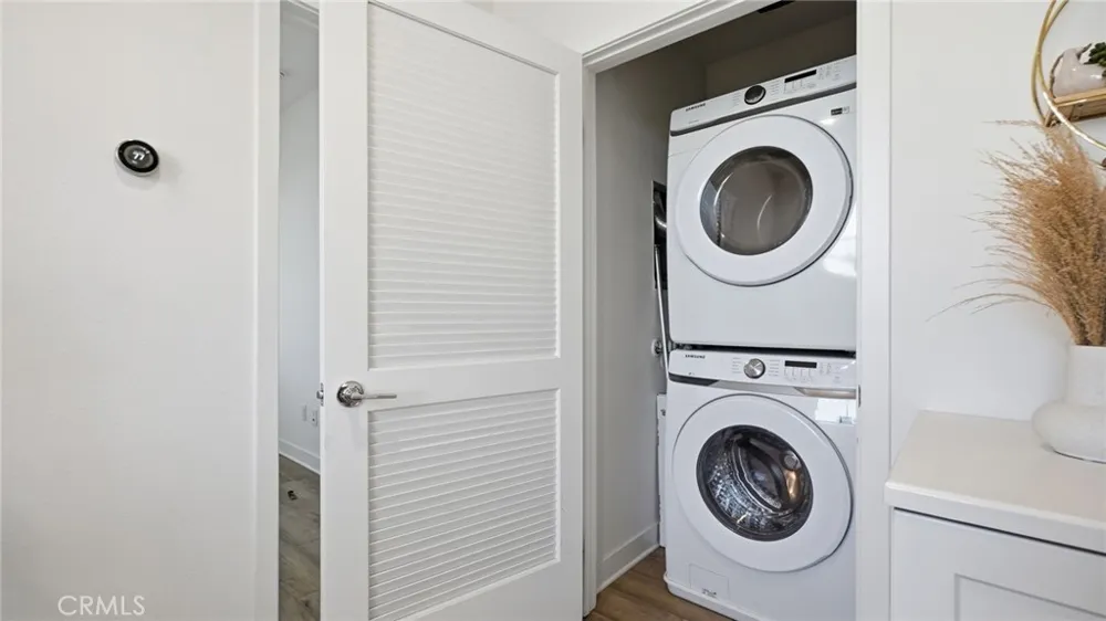 2560 Valentina Commerce, CA 90040