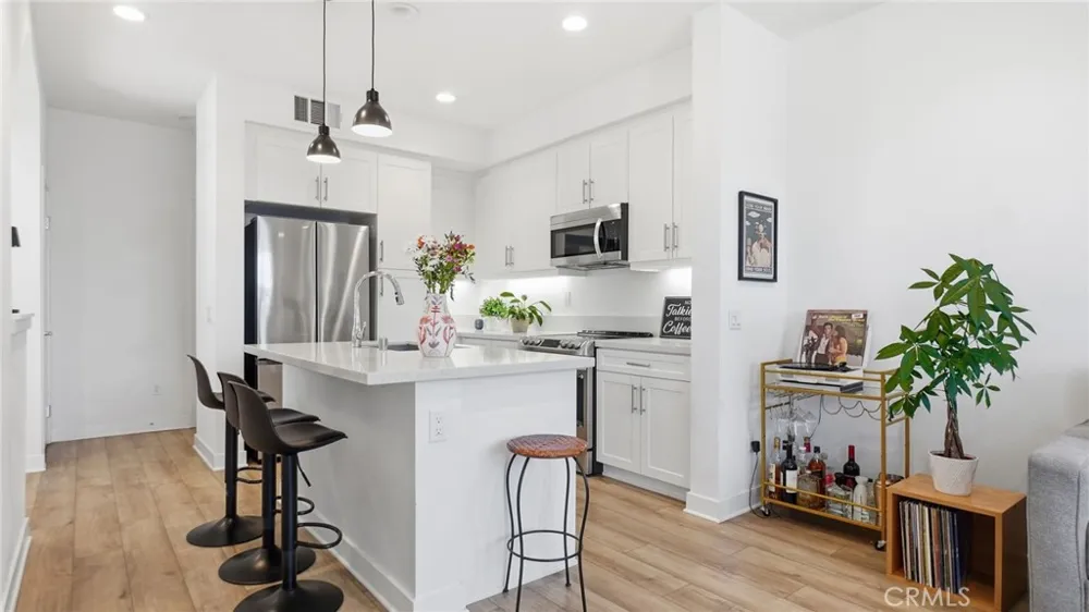 2560 Valentina Commerce, CA 90040