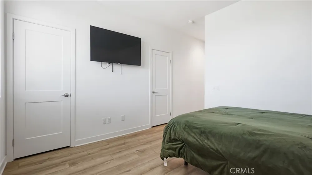 2560 Valentina Commerce, CA 90040
