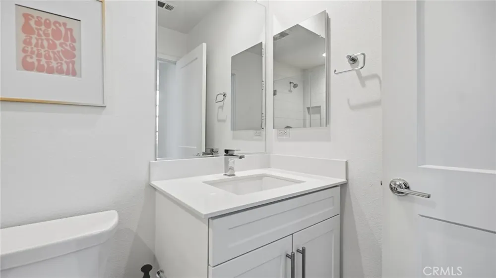2560 Valentina Commerce, CA 90040