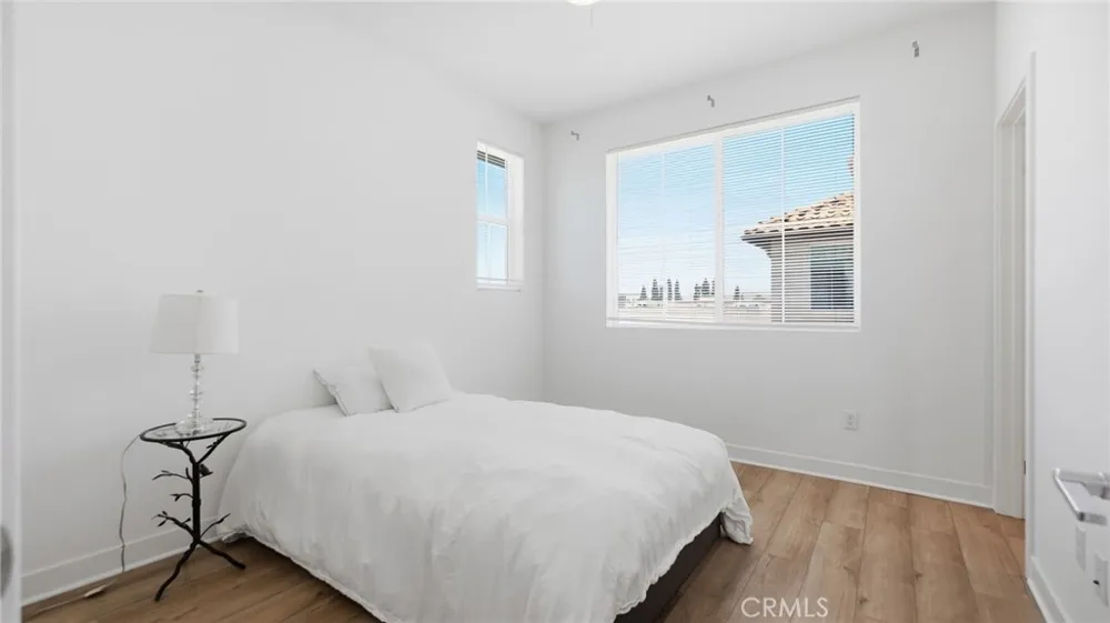 2560 Valentina Commerce, CA 90040