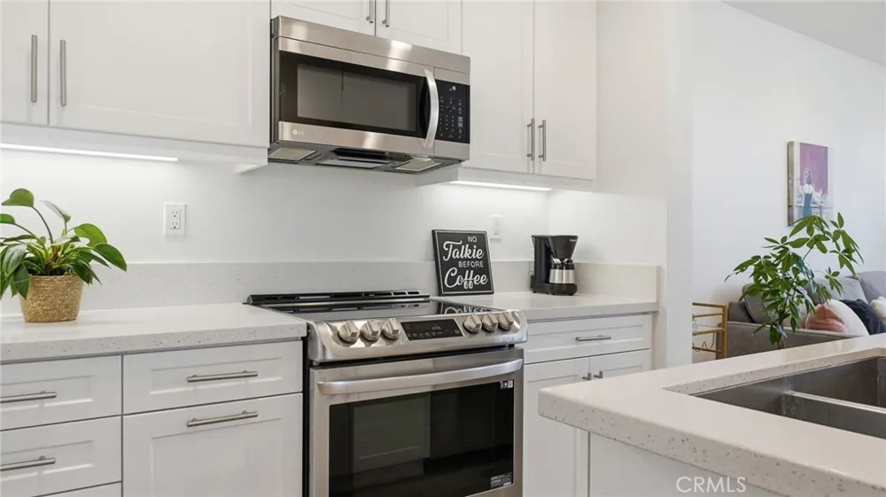 2560 Valentina Commerce, CA 90040