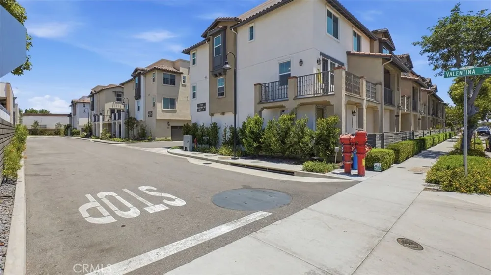 2560 Valentina Commerce, CA 90040