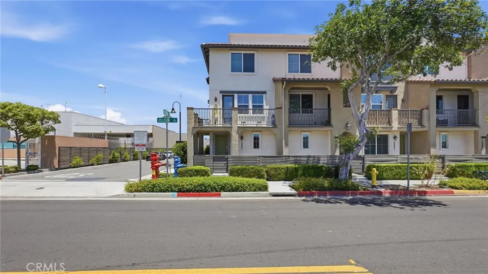 2560 Valentina Commerce, CA 90040