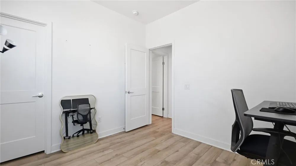 2560 Valentina Commerce, CA 90040