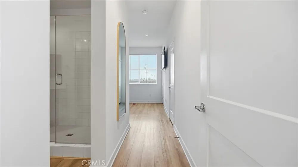 2560 Valentina Commerce, CA 90040