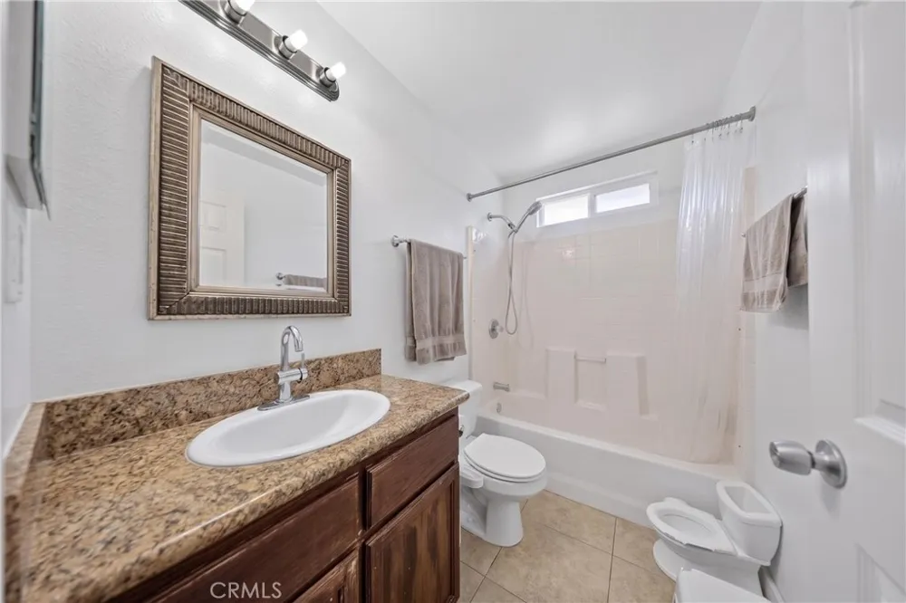 9116 Fuchsia California City, CA 93505