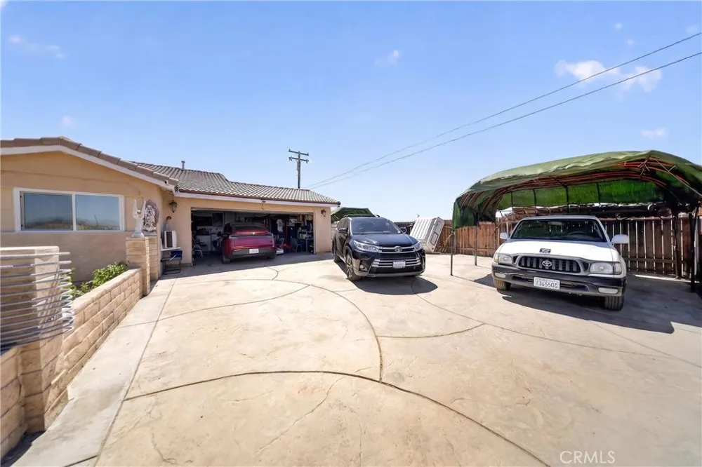 9116 Fuchsia California City, CA 93505