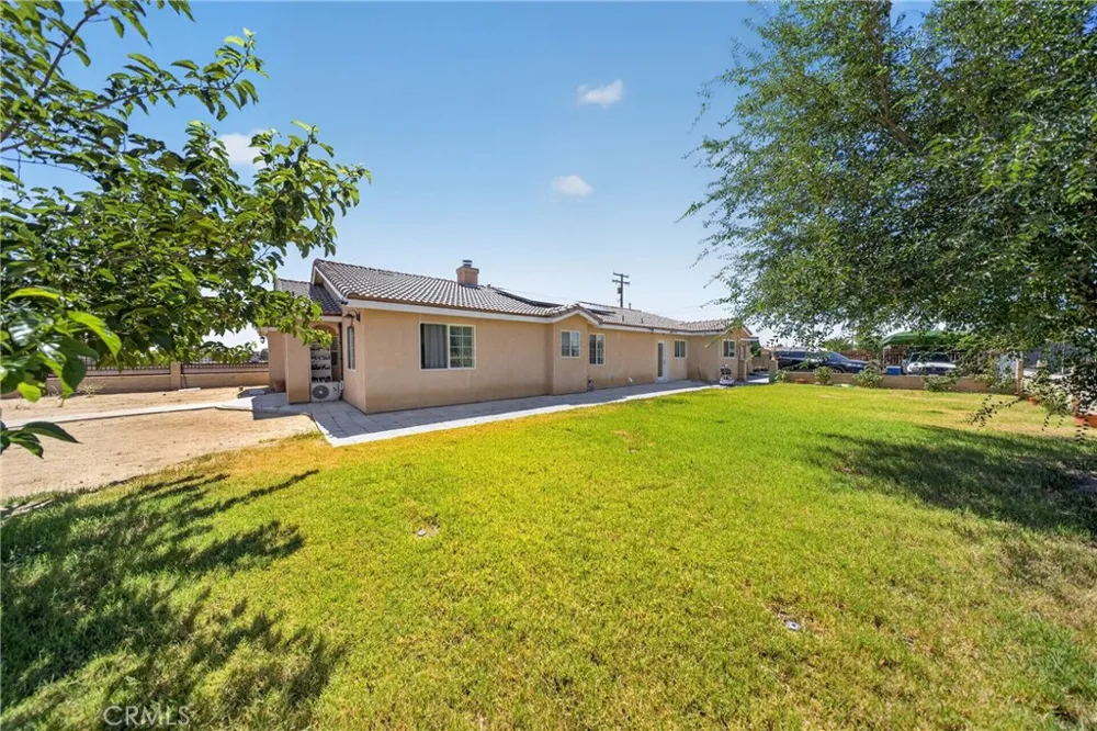 9116 Fuchsia California City, CA 93505