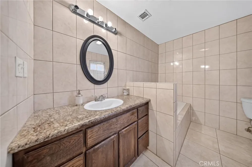 9116 Fuchsia California City, CA 93505