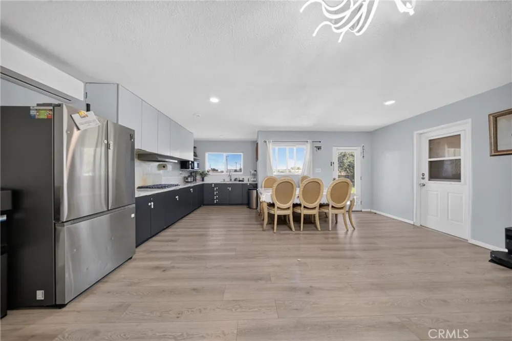 9116 Fuchsia California City, CA 93505