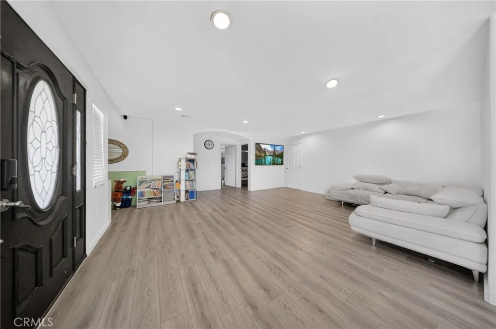 9116 Fuchsia California City, CA 93505