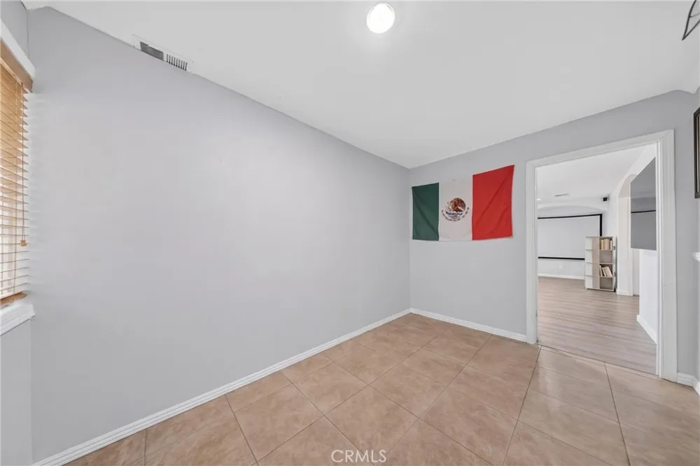 9116 Fuchsia California City, CA 93505