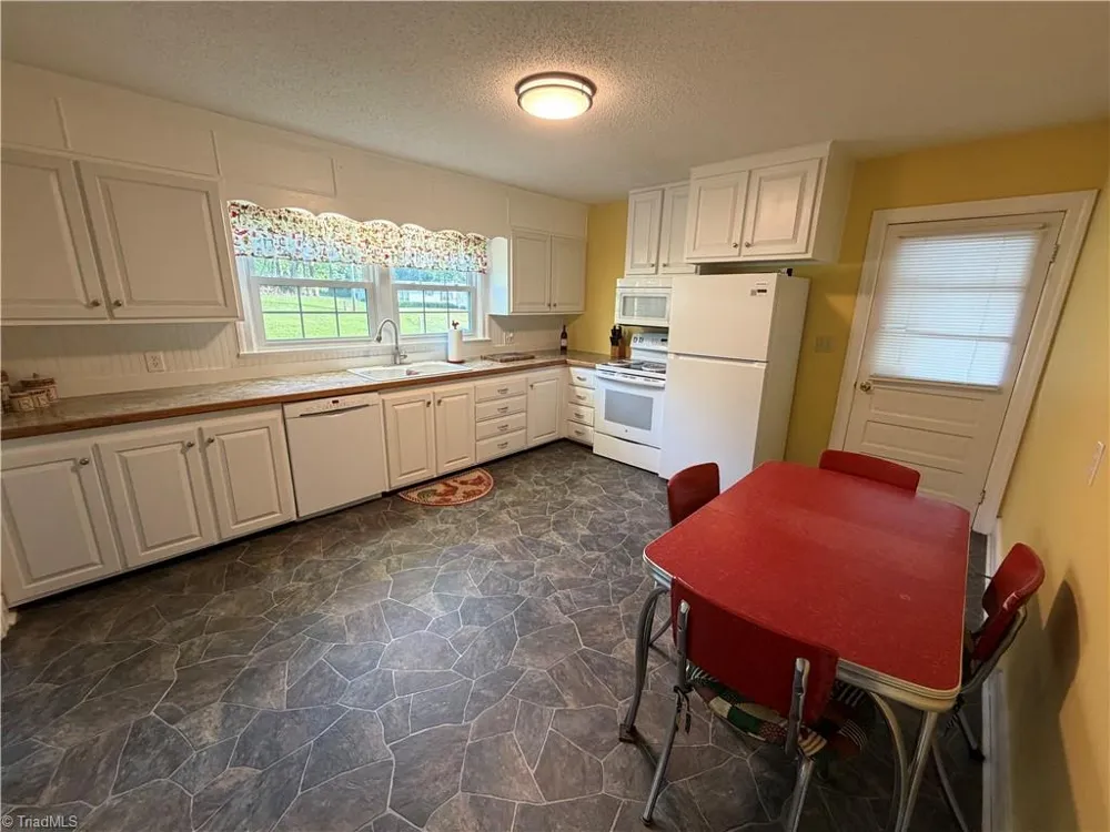 4470 Nc 268 Ararat, NC 27007