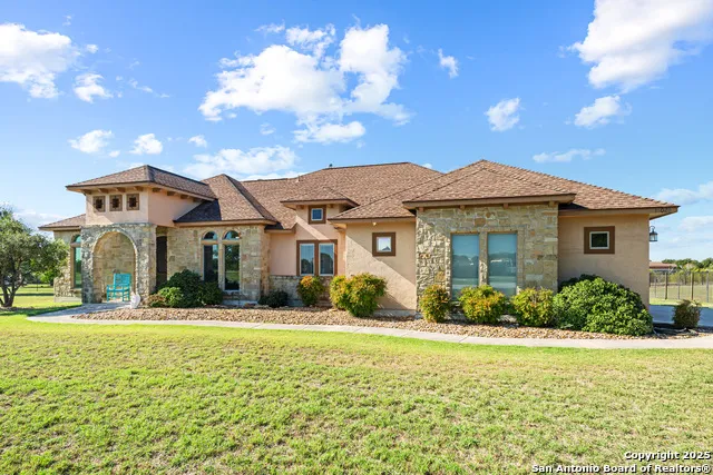 16026 Lake Shore Dr Lytle, TX 78052
