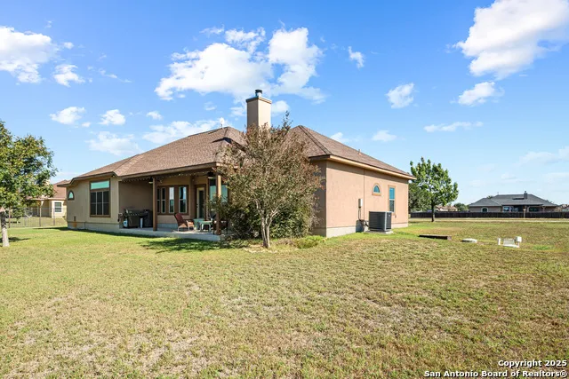 16026 Lake Shore Dr Lytle, TX 78052