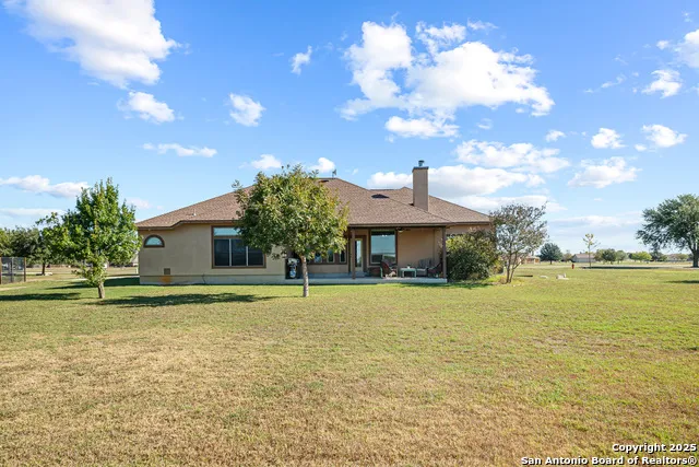 16026 Lake Shore Dr Lytle, TX 78052