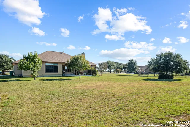 16026 Lake Shore Dr Lytle, TX 78052