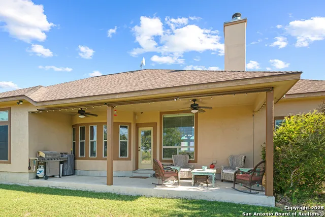 16026 Lake Shore Dr Lytle, TX 78052