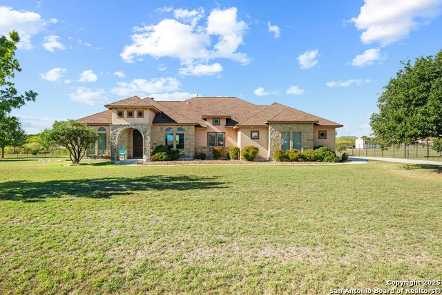 16026 Lake Shore Dr Lytle, TX 78052