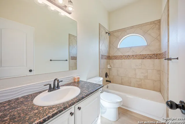 16026 Lake Shore Dr Lytle, TX 78052